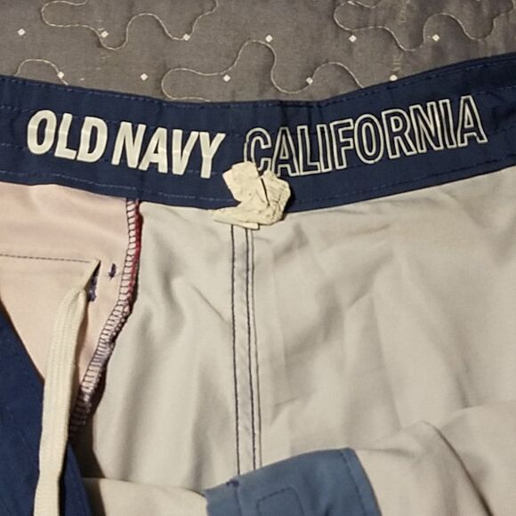 Old Navy California board shorts size 40 - Picture 2 of 4